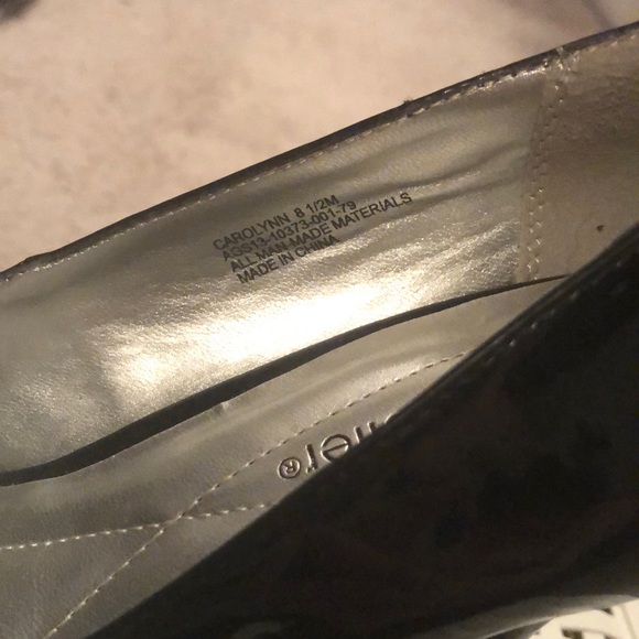 Amazing heels 🌺3 for $20 🌸bundle and save!! - Picture 4 of 5